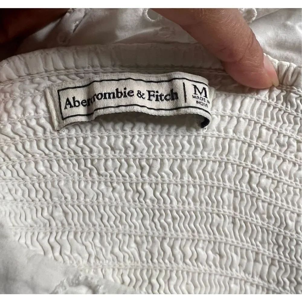 Abercrombie & Fitch  - Picture 3 of 4
